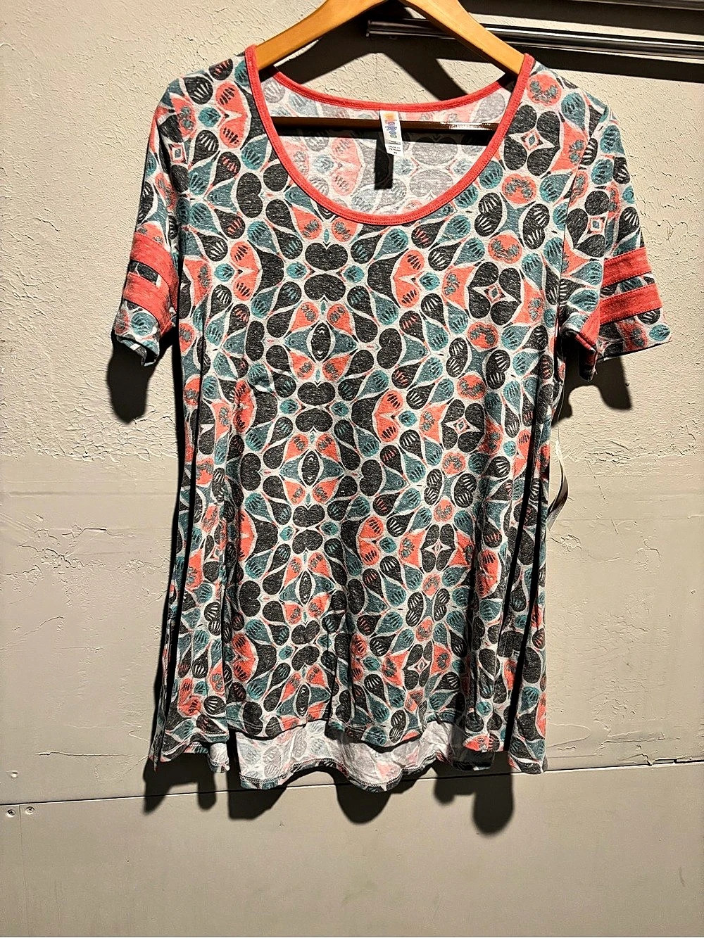 LuLaRoe Perfect T Geometric Short Sleeve Top Gray & Coral XL